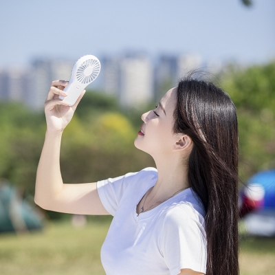 新款夏季可攜式戶外迷你手持迷你風扇學生兒童女生口袋充電風扇